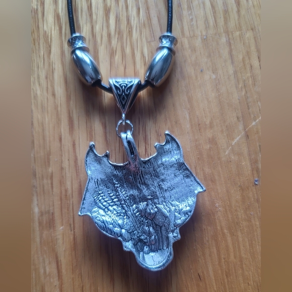 Handmade Necklace with Wolf and Tibetan Silver Beads - Picture 4 of 6